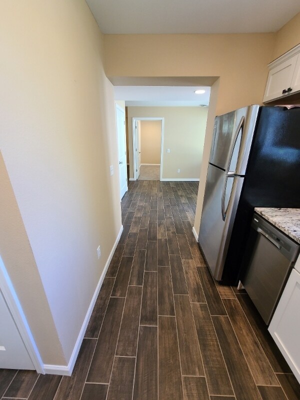 Building Photo - 28660 W Lake Dr
