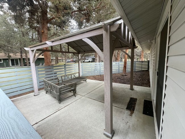 Building Photo - 61464 Little John Ln