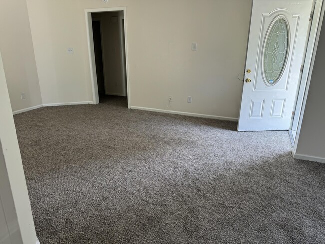 Building Photo - 930 Lakeside Dr