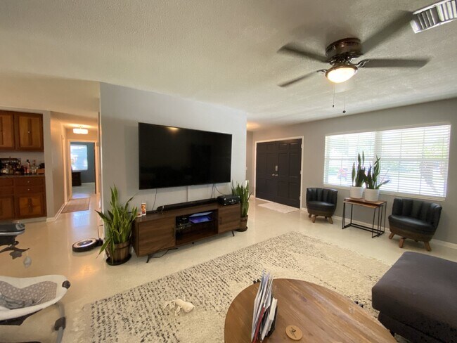 Building Photo - 2668 Bernice Ct