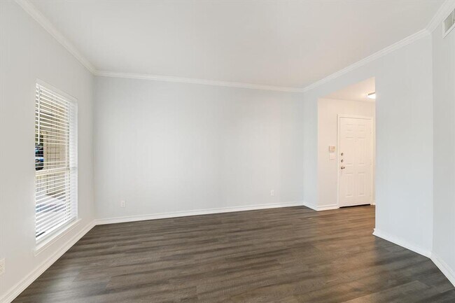 Building Photo - 6000 Shepherd Mountain Cove