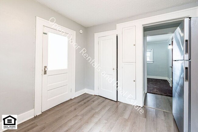 Building Photo - 2005 1/2 Bayer Ave