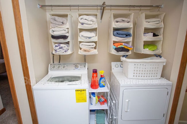 Building Photo - 207 Empress Ct