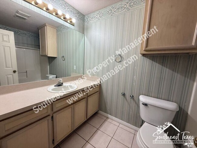 Building Photo - 7890 Jill Ln