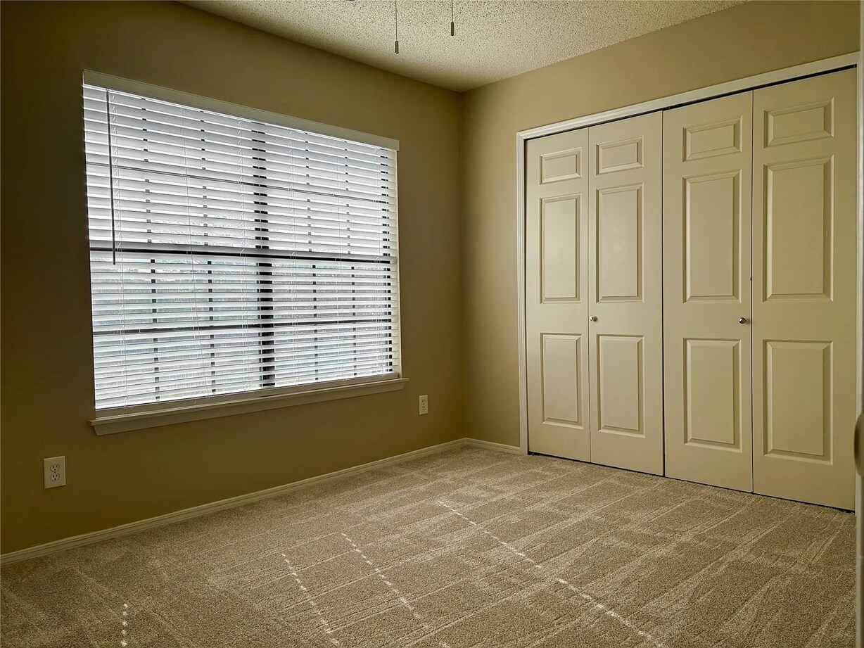 Building Photo - 500 Button Willow Ct