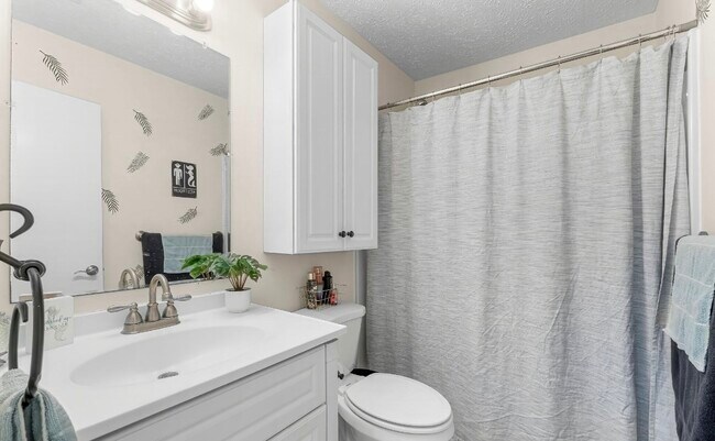 Building Photo - 607 Wisteria St