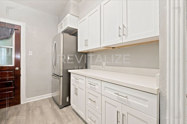 Building Photo - 214 Upham St