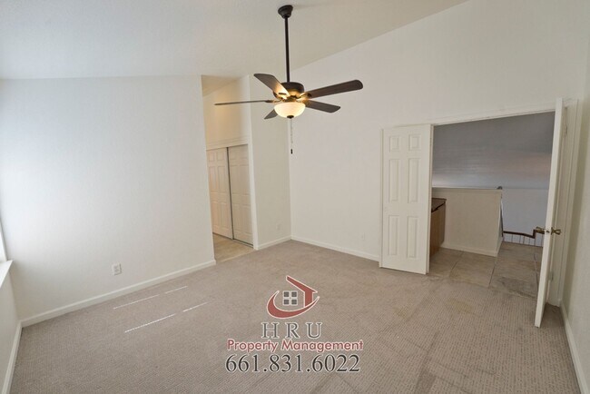 Building Photo - SW-4 bed/3 bath + pool house