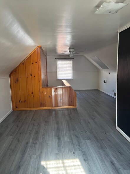 Upstairs bedroom - 406 Vince Ave NW