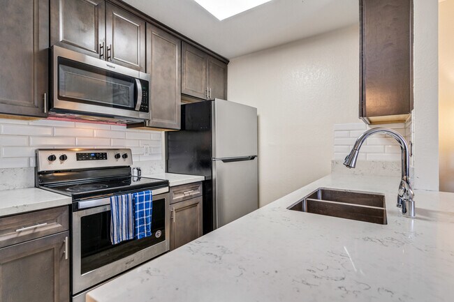 Building Photo - 4253 Central Ave