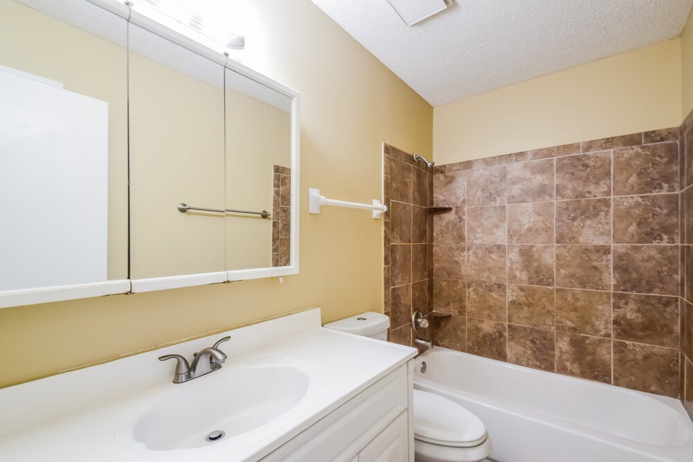 Building Photo - 2176 Woodfield Park Rd