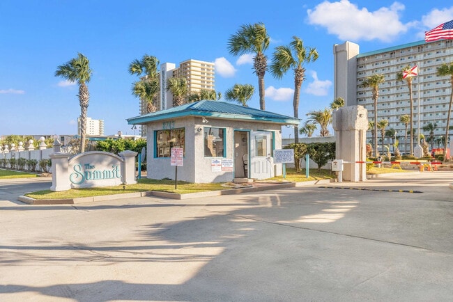 Building Photo - 8743 Thomas Dr