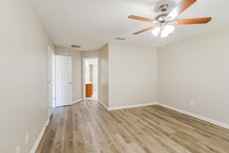 Building Photo - 8211 Stelling Dr