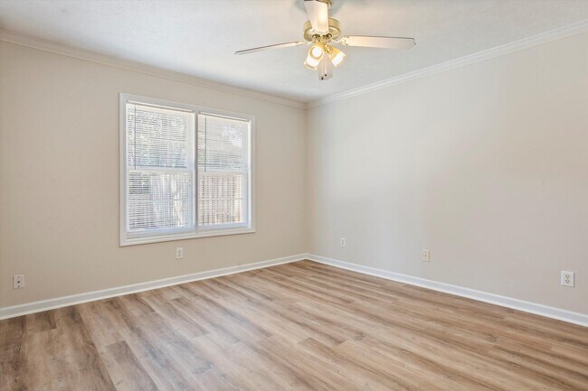 Building Photo - 313 Southbank Dr