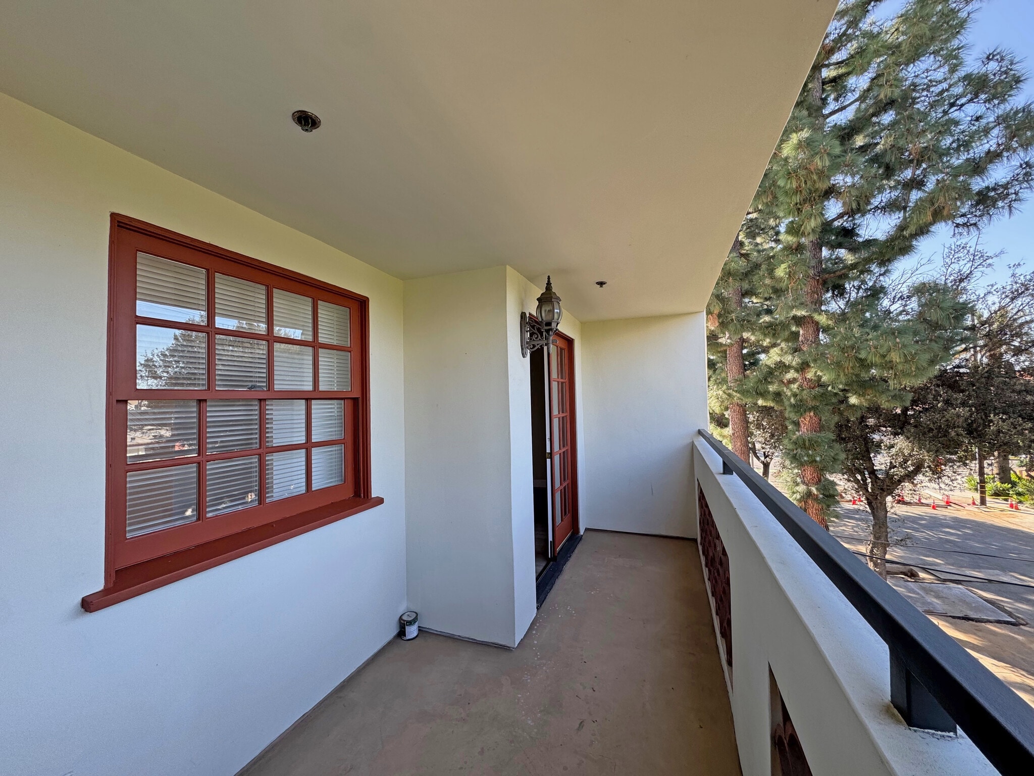 Building Photo - 156 S Oak Knoll Ave