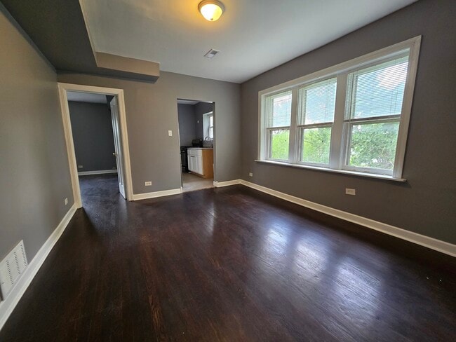 Building Photo - 834 N Christiana Ave
