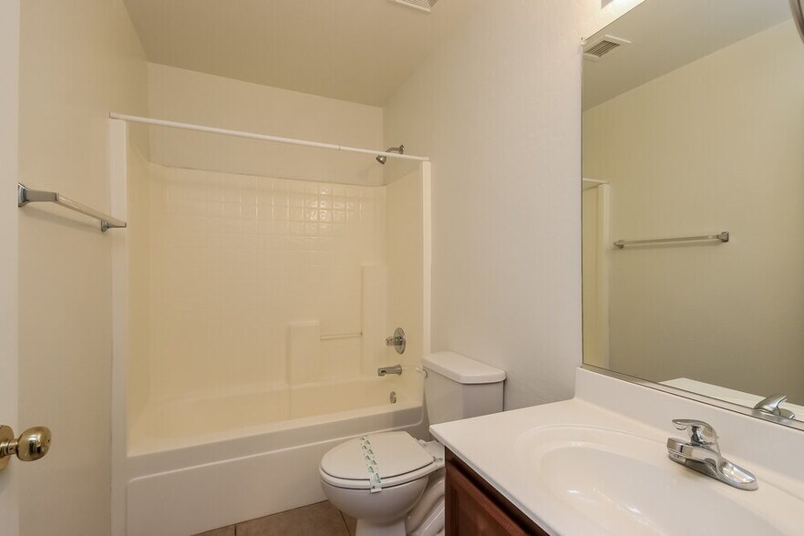 Building Photo - 6890 S Pearl Dr