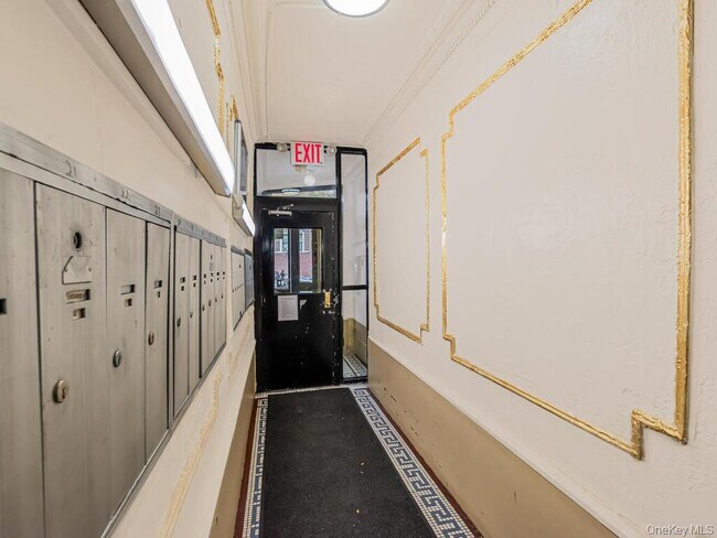 Building Photo - 30 Macombs Pl