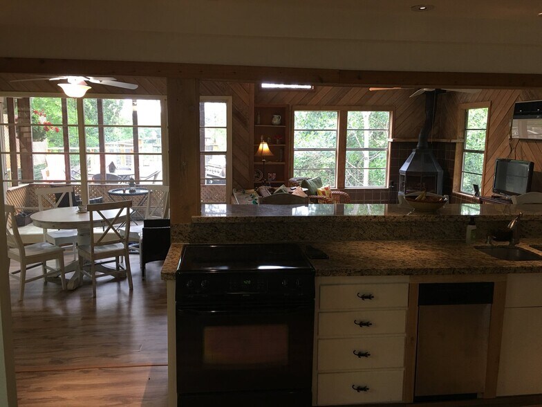 Building Photo - 16142 Spring Branch Trail