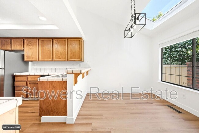 Building Photo - 2033 Raphael Ct