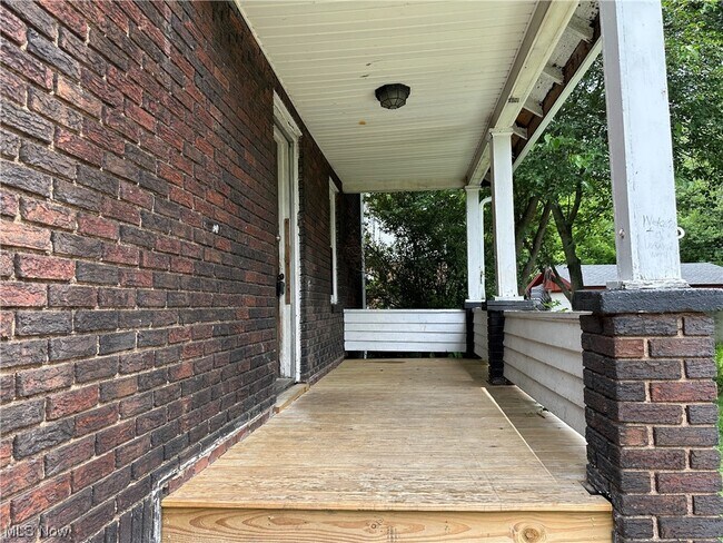 Building Photo - 91 Tremble Ave