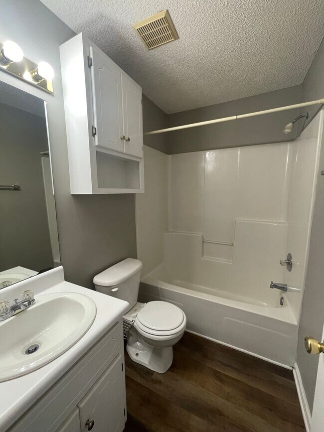 Building Photo - Foxchase Subdivision - End Unit