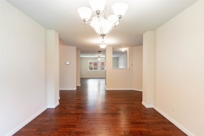 Building Photo - 2105 Sumac Dr