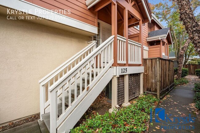 Building Photo - Charming Fairfield Townhome Just Minutes T...