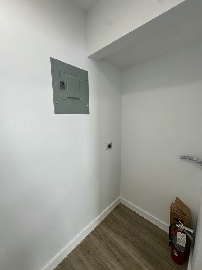 Building Photo - 103 E Tiffany Dr