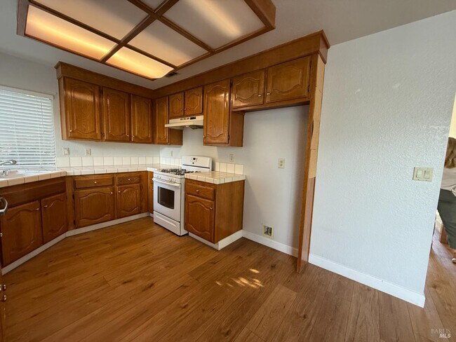 Building Photo - 861 Sonnet Dr