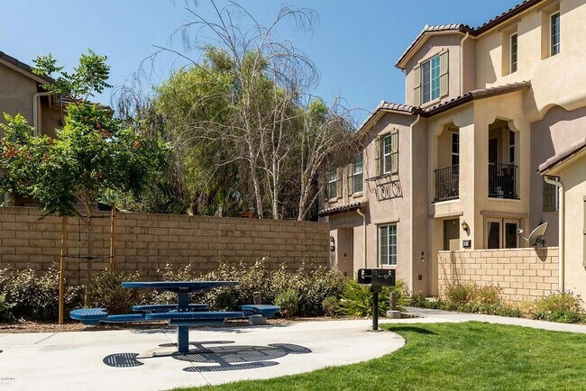 Building Photo - Beautifully upgraded 3-bedroom, 4-bathroom Simi Valley home