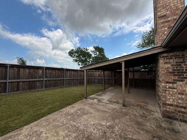 Building Photo - 925 Boone Dr