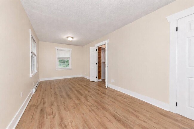 Building Photo - 104 Schenck Dr