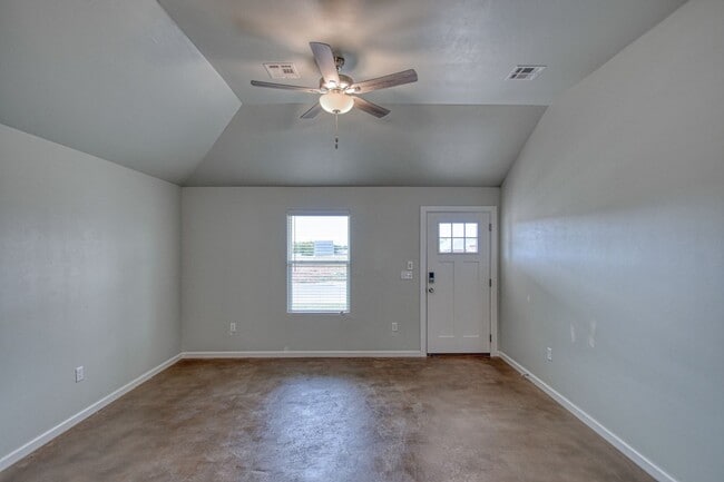 Building Photo - Brand New Construction in Varenna Landing! Storm shelter and lawn care included!