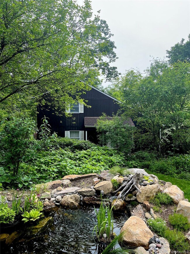 Building Photo - 8 Sunset Dr