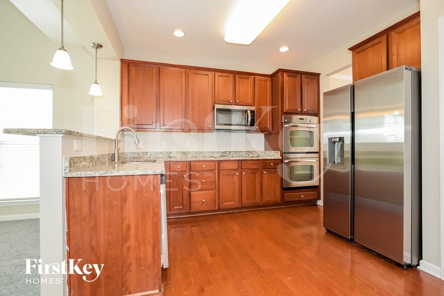 Building Photo - 6806 Championship Dr