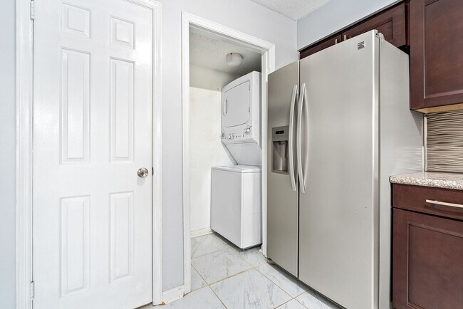 Building Photo - The Brookes Condos, Unit 02-09