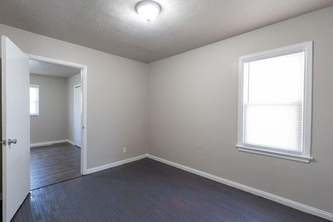 Building Photo - 3046 N Temple Ave