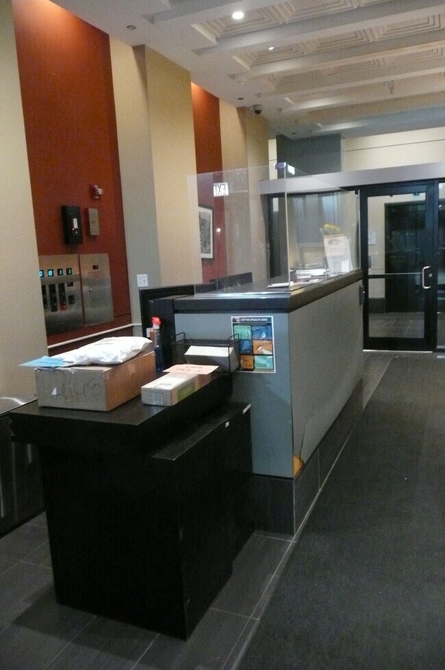 Building Photo - 1255 S State St