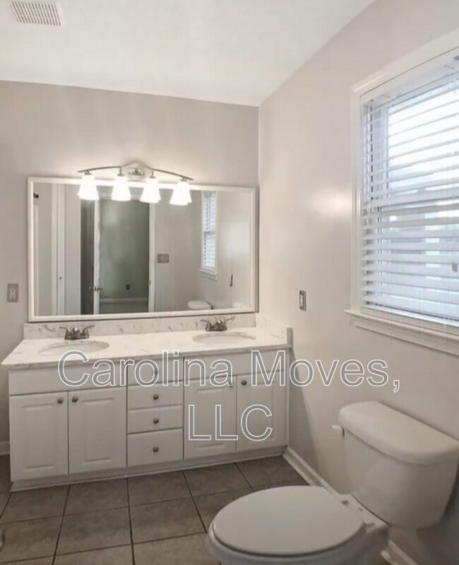 Building Photo - 313 Kilt Ct