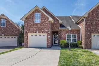 Building Photo - BEAUTIFUL CONDO, WALKING DISTANCE TO MTSU CAMPUS!