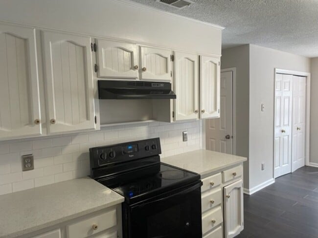 Building Photo - For Rent