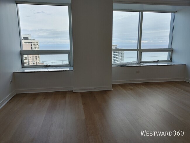 Building Photo - 512 N McClurg-#4902