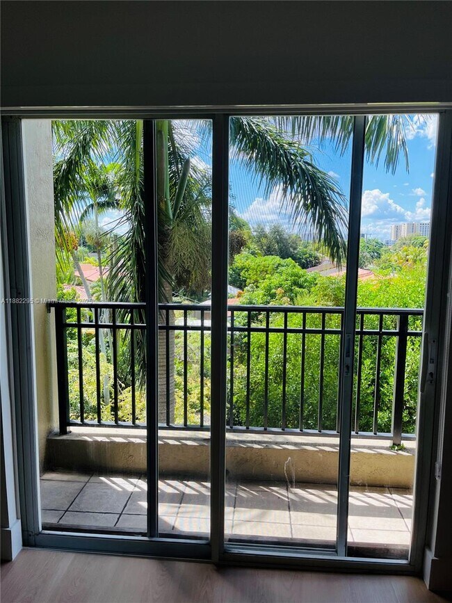 Building Photo - 120 Douglas Rd