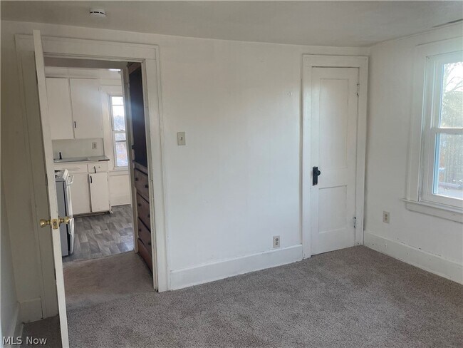 Building Photo - 958 E Wilbeth Rd