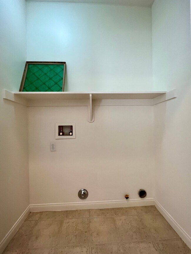 Building Photo - 712 Meadow Grove Ct