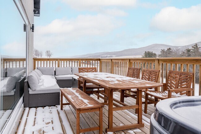 Building Photo - Luxury 5-Bedroom Retreat on 6.5 Acres — Furnished or Unfurnished — Flexible Lease