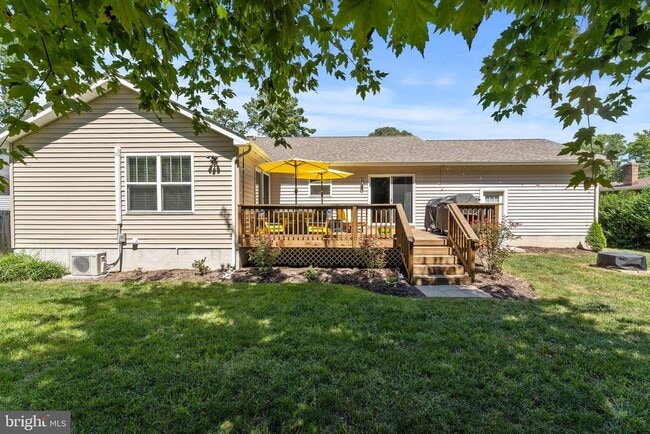 Building Photo - 305 Cedar Ln