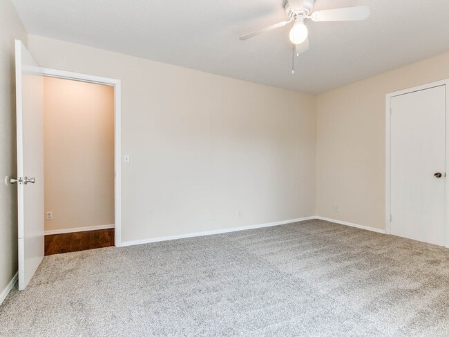 Building Photo - Just remodeled Duplex Home