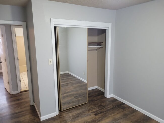 Building Photo - Beautiful 3br Home Near Park!